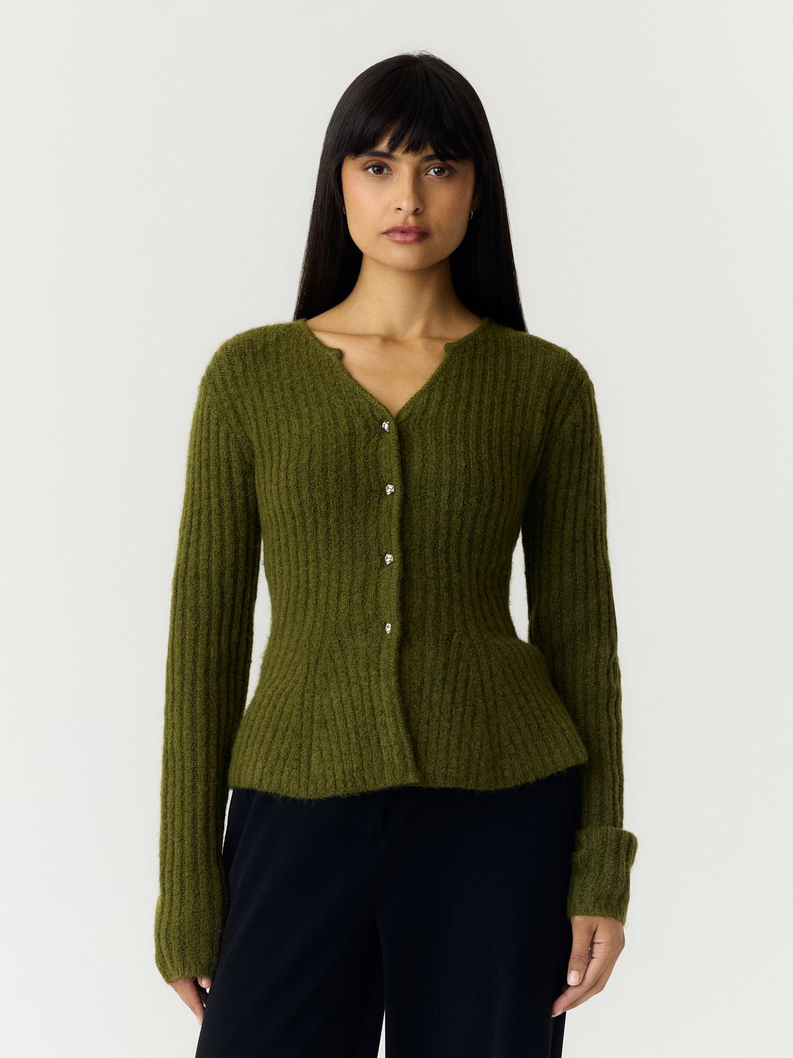 model_shot-front
