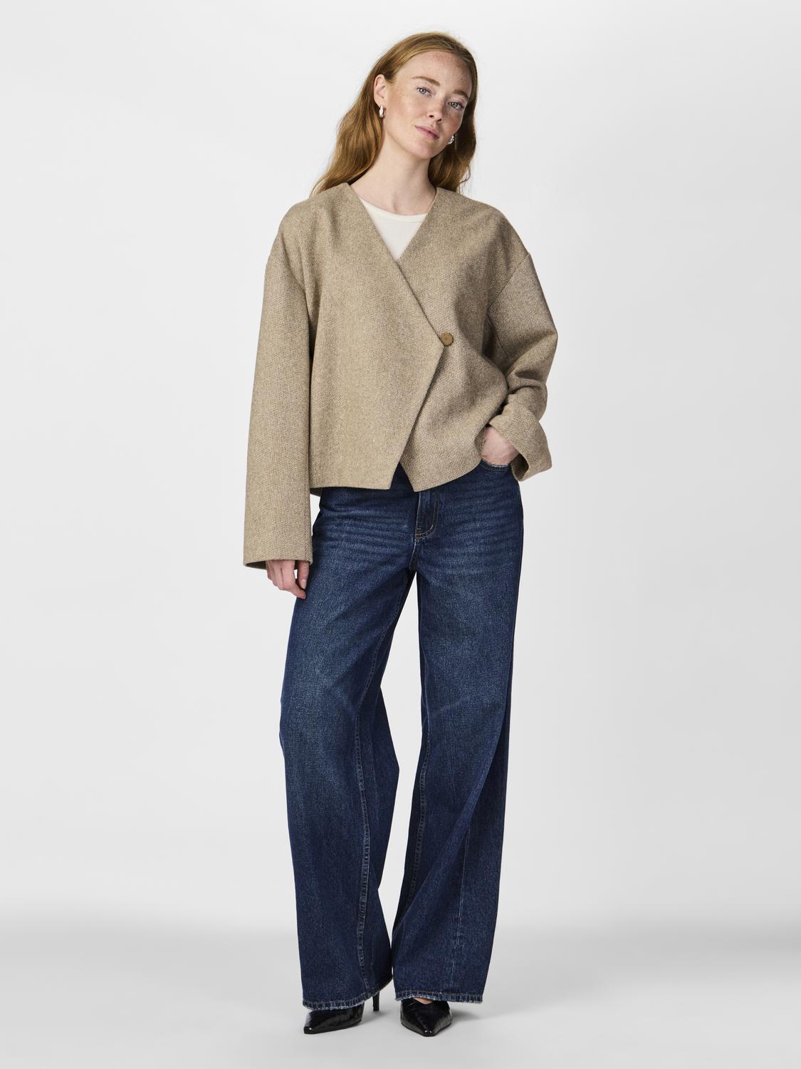 model_shot-front_full