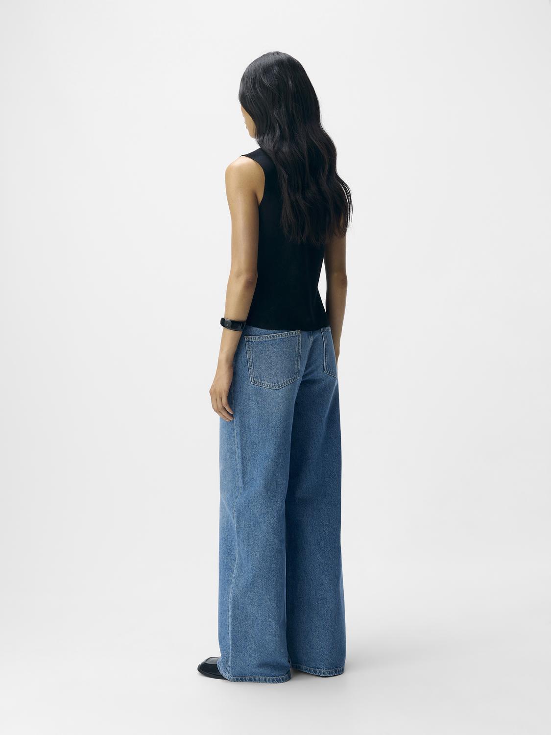 model_shot-back