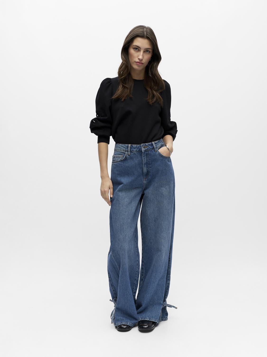 model_shot-front_full