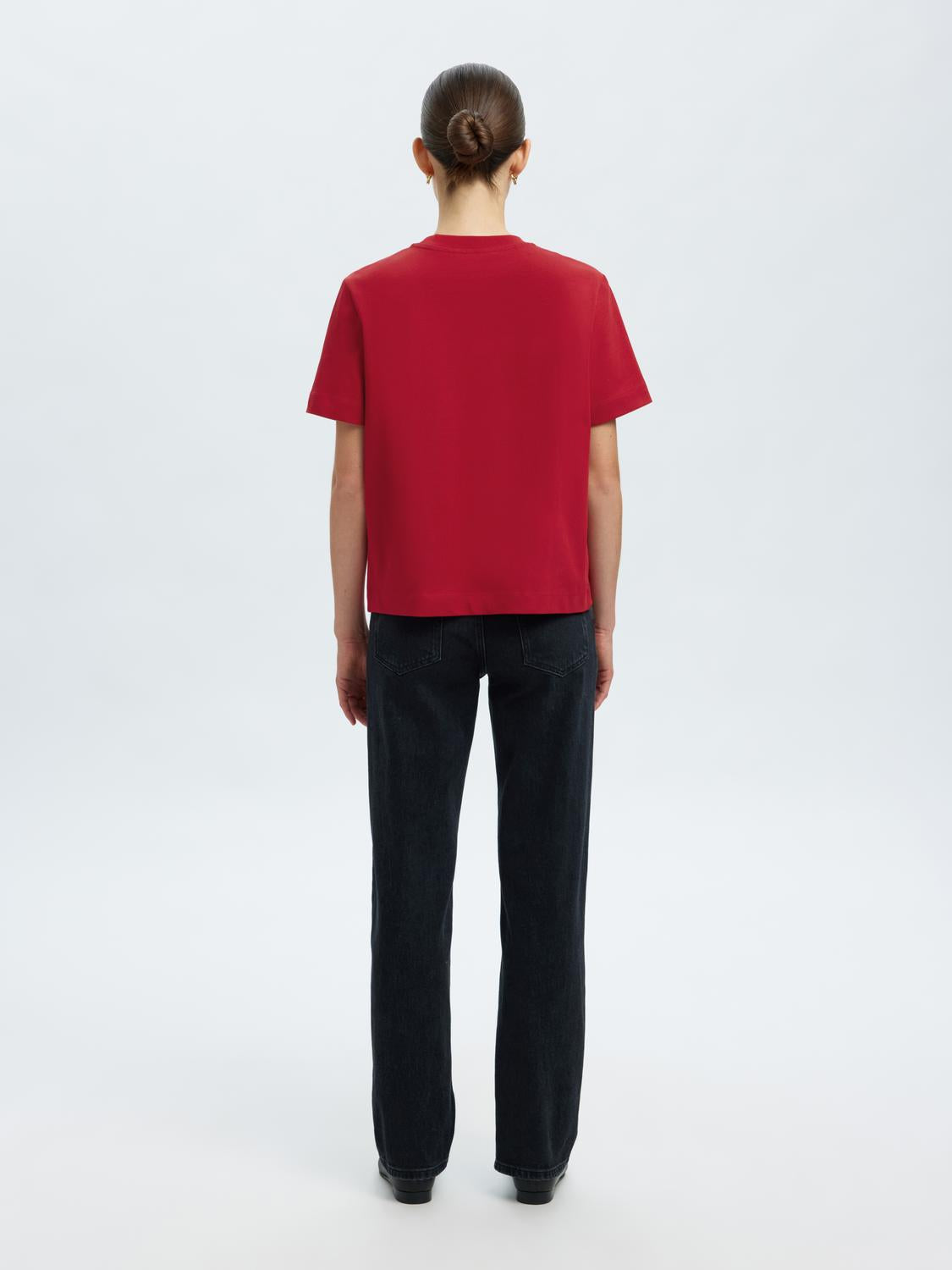 model_shot-back