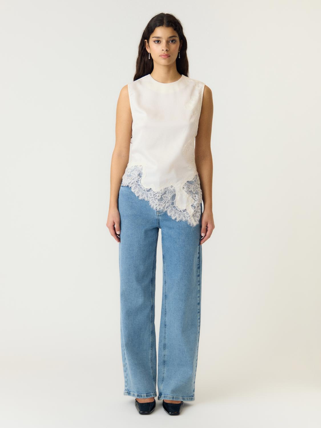 model_shot-front_full
