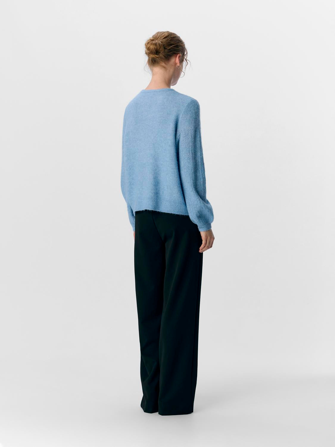 model_shot-back