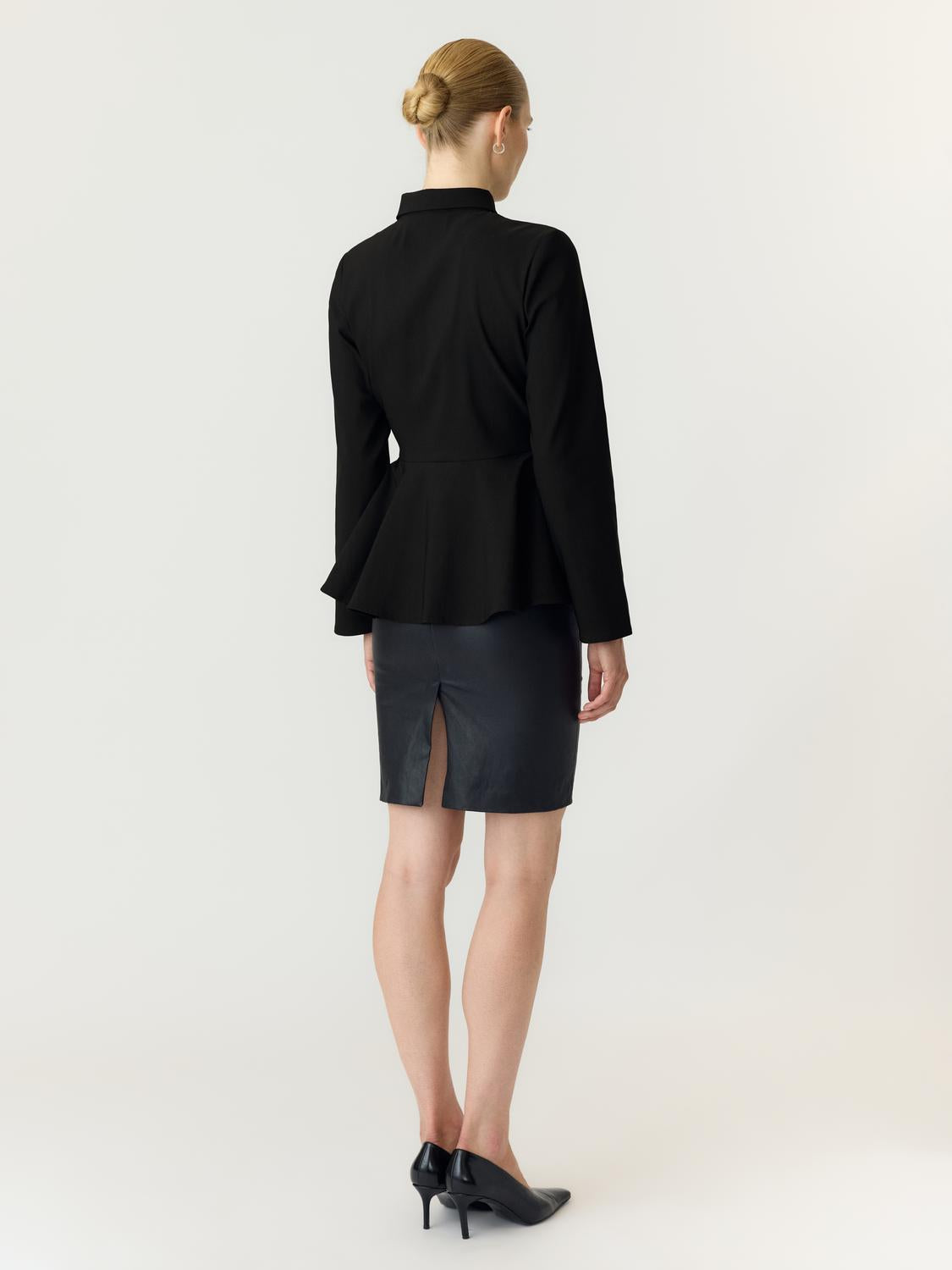 model_shot-back