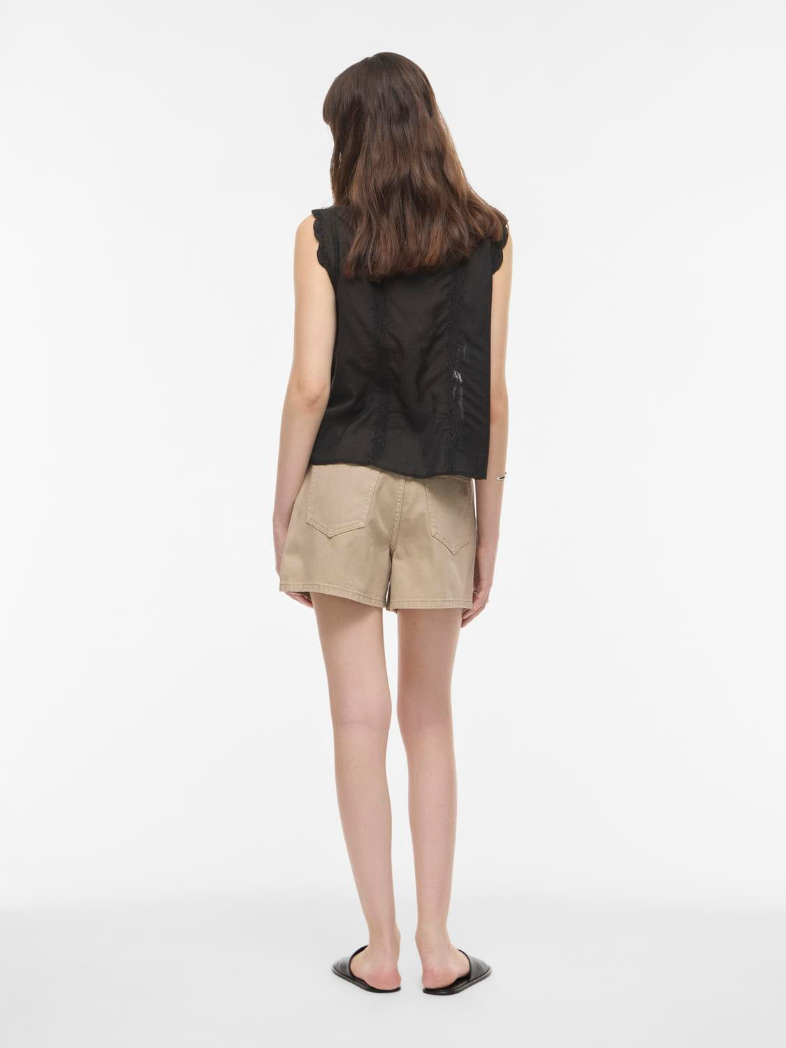model_shot-back