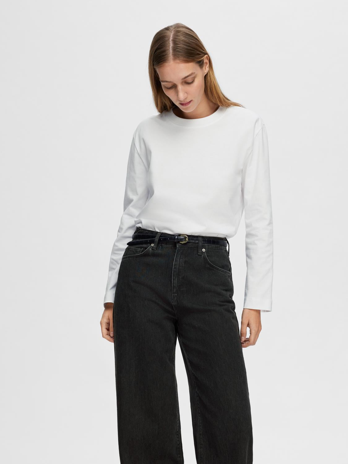 model_shot-front