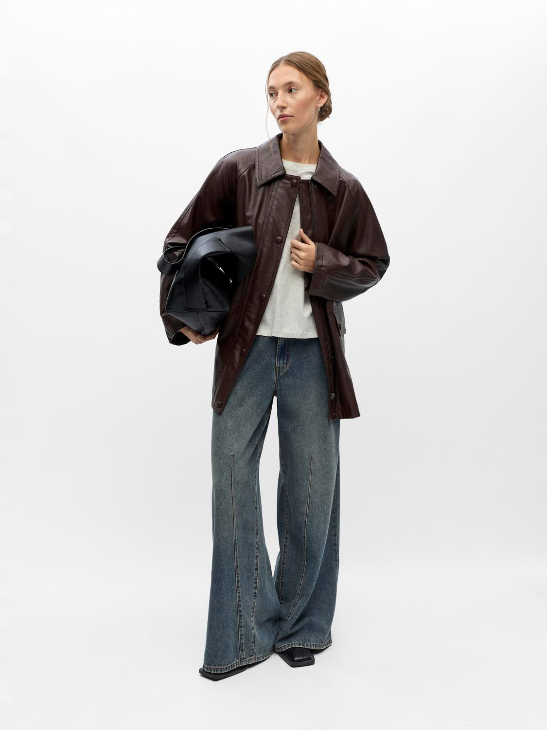model_shot-front_full