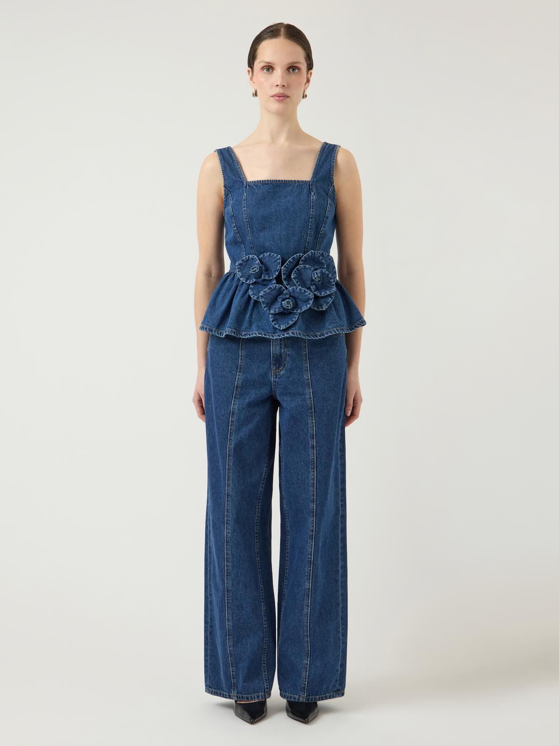 model_shot-front_full