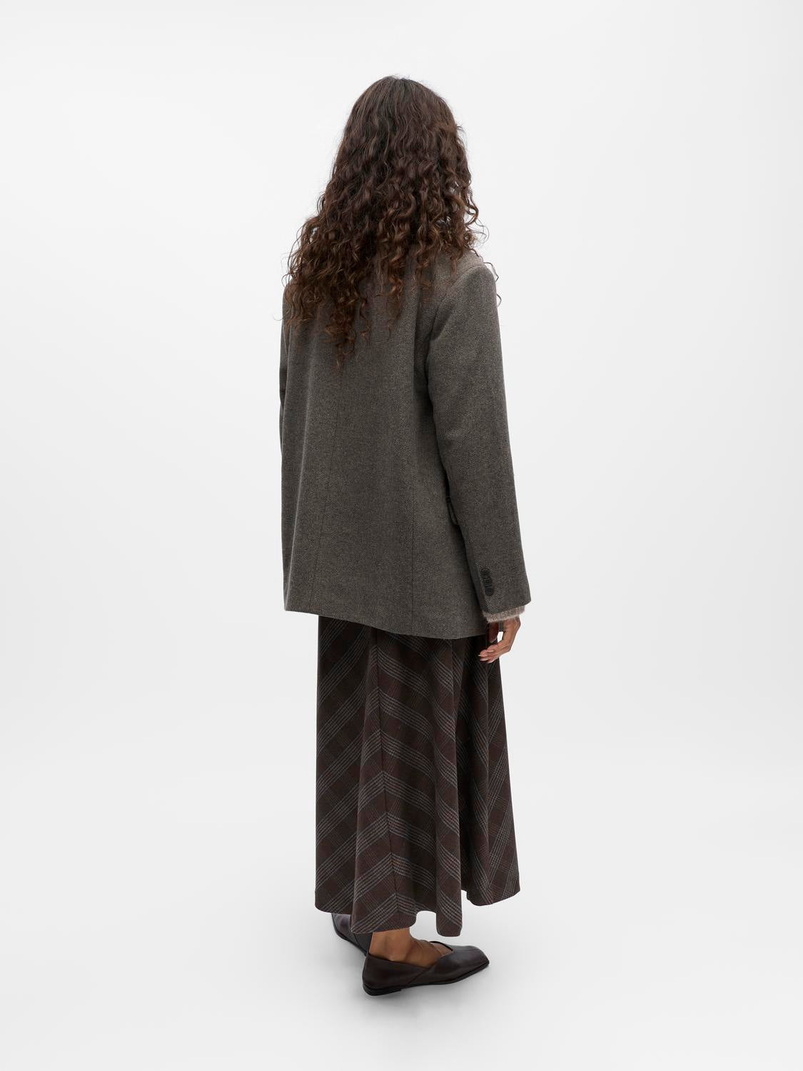 model_shot-back