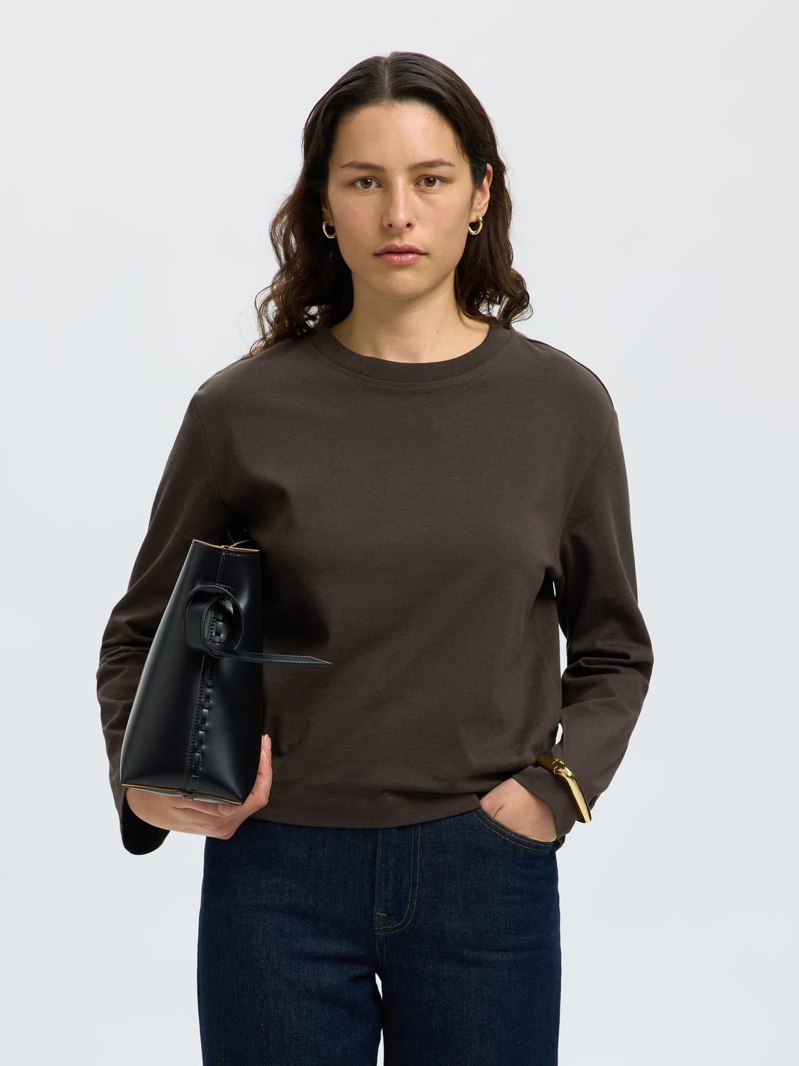 model_shot-front