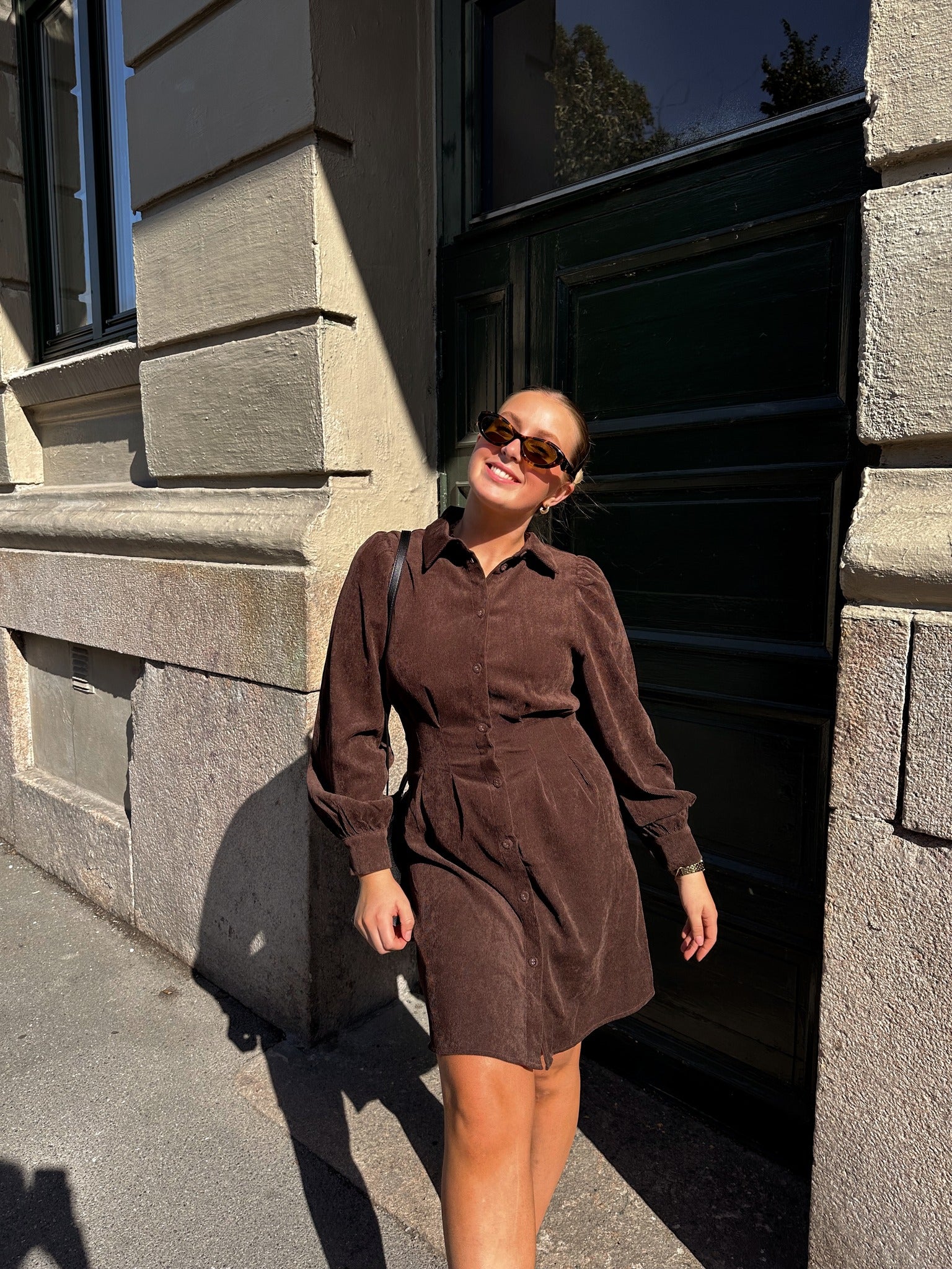 VICORDU Short Dress - Coffee Bean