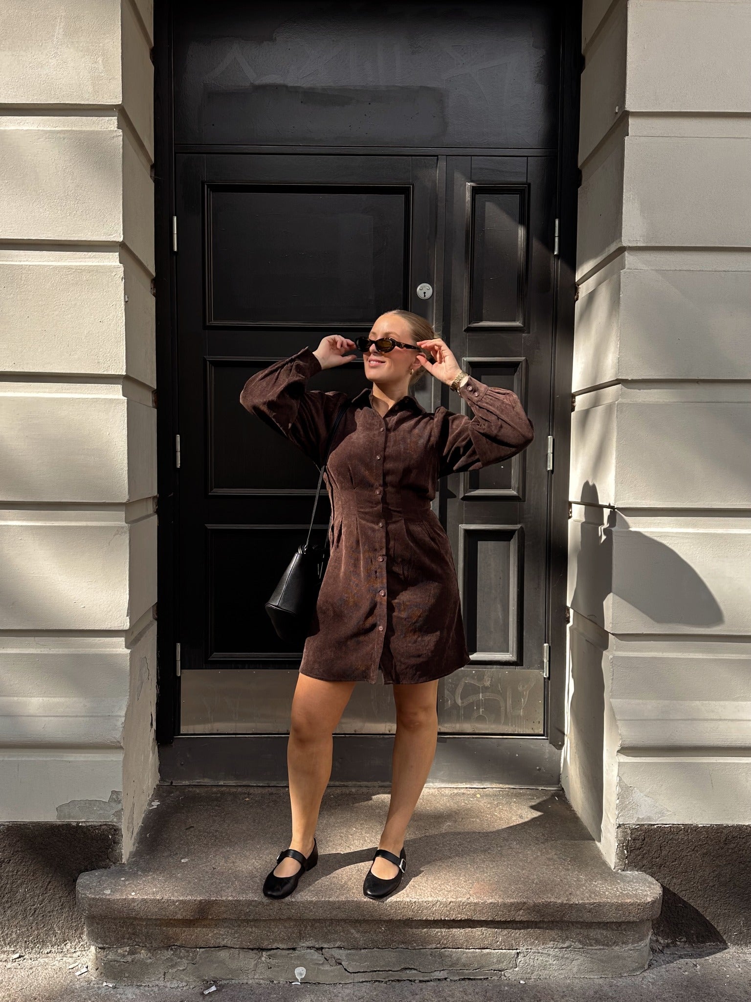 VICORDU Short Dress - Coffee Bean