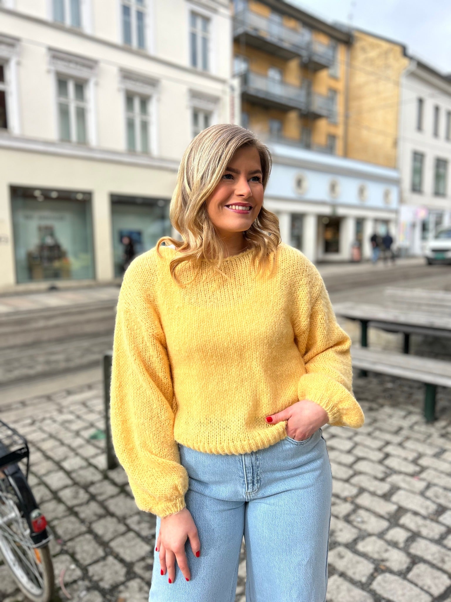 VICHOCA Pullover - Pale Banana