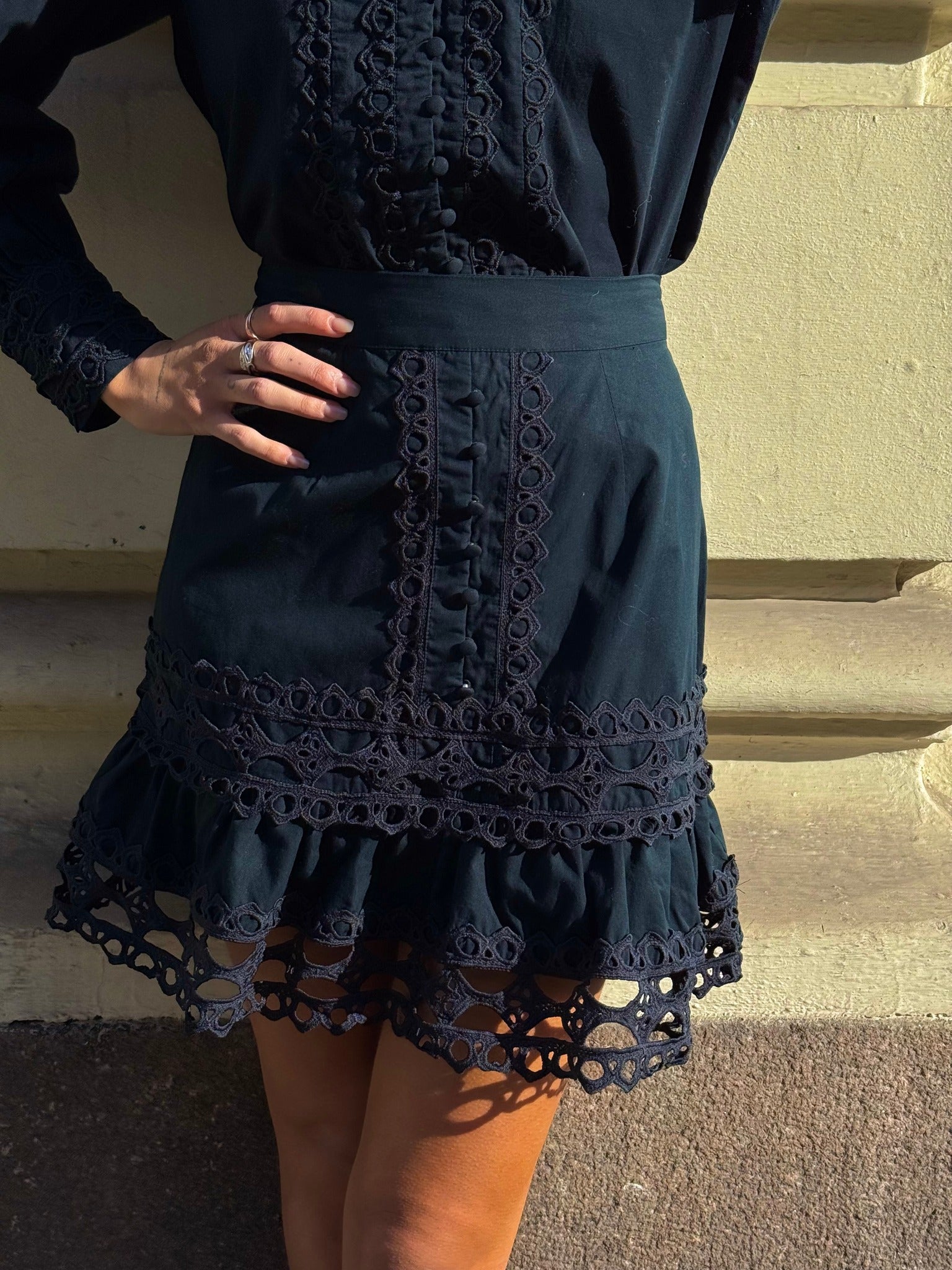 YASYAMINA Short Skirt - Black