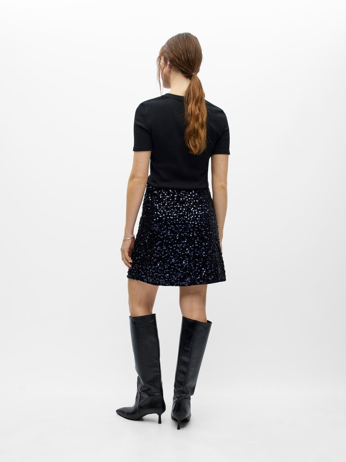 model_shot-back