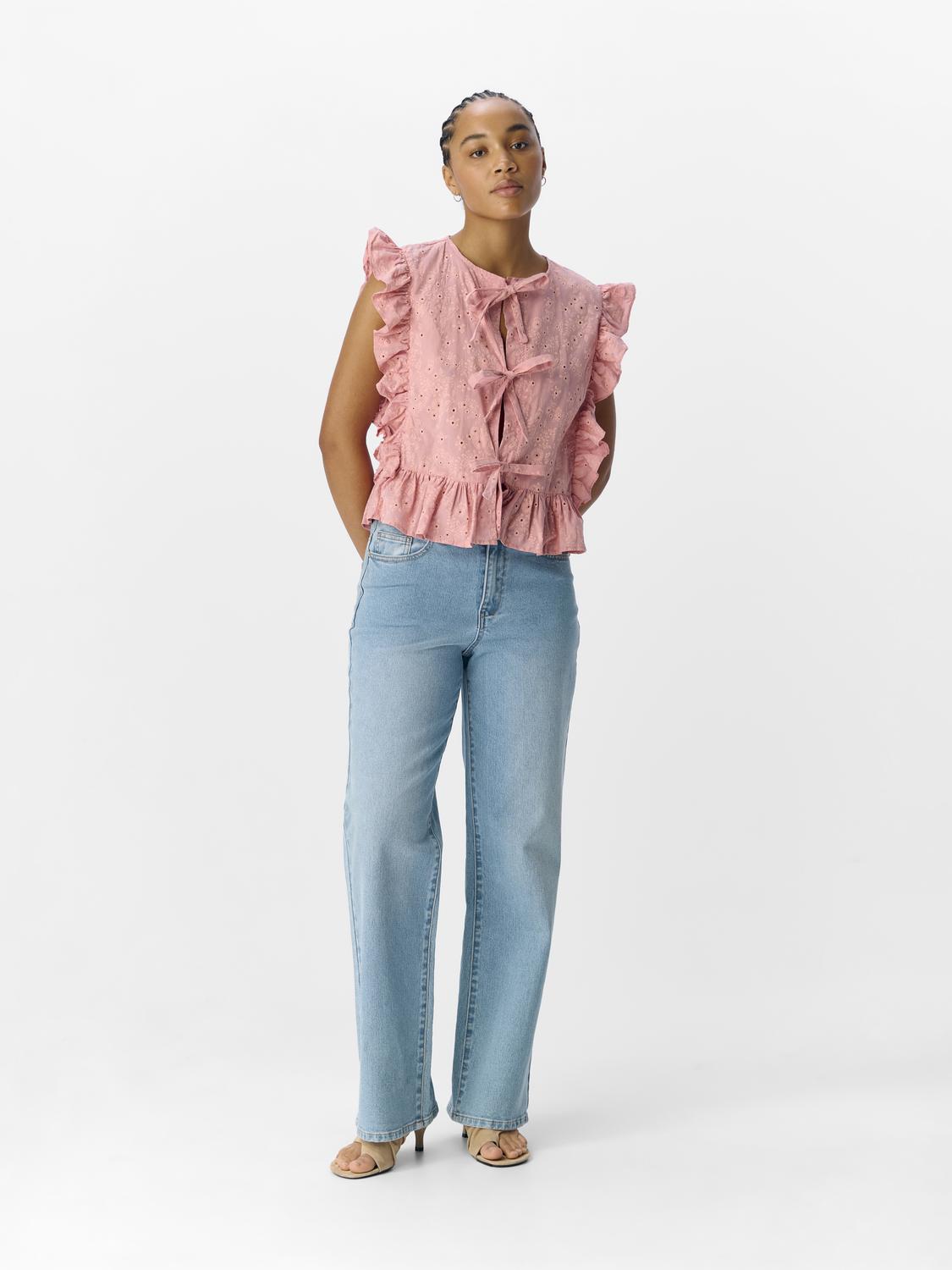 model_shot-front_full