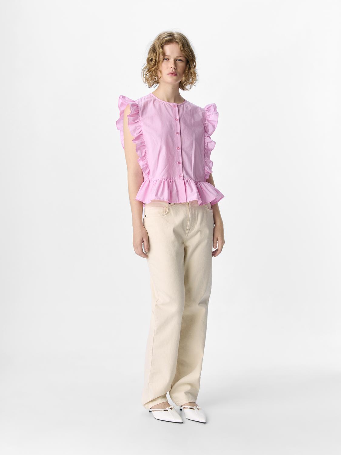 model_shot-front_full