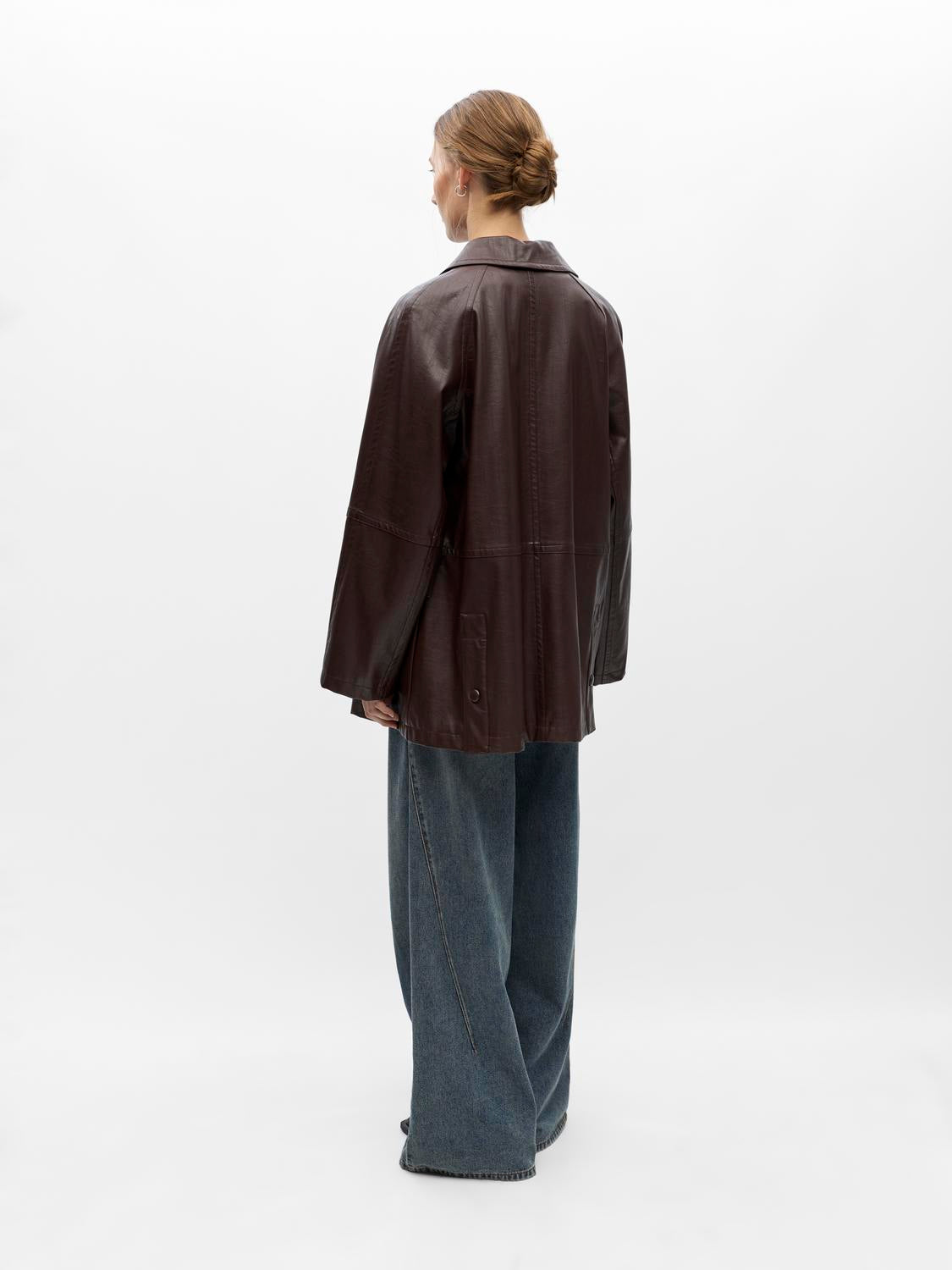 model_shot-back