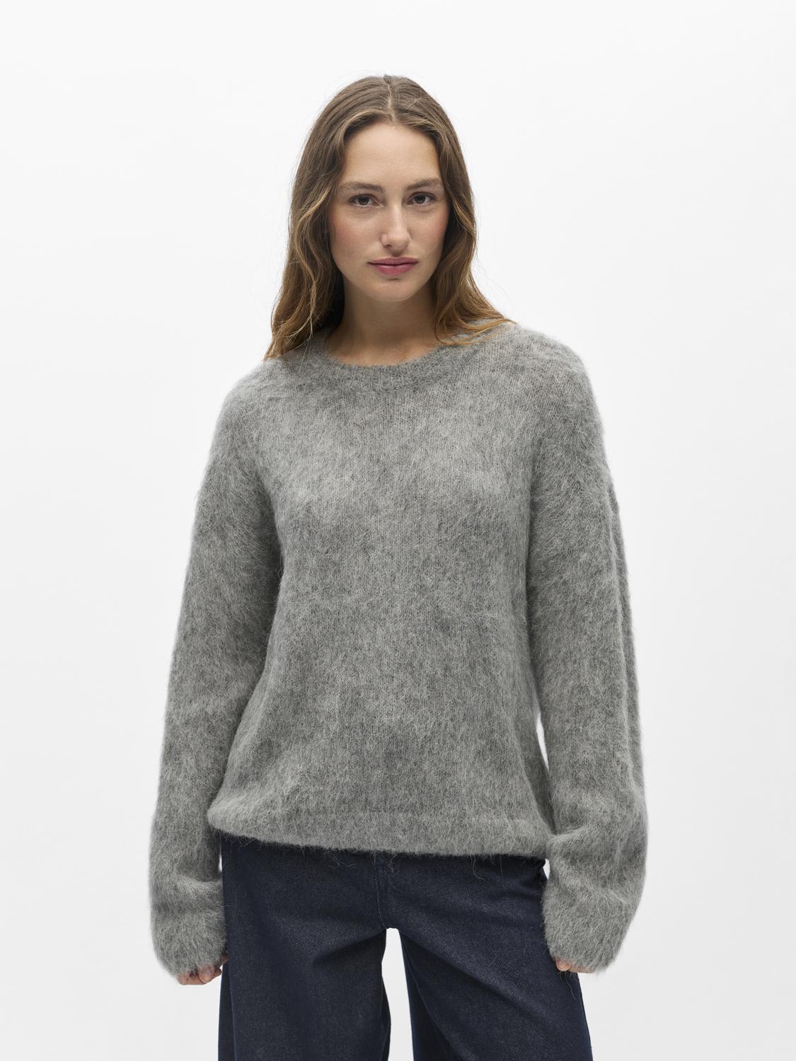 model_shot-front