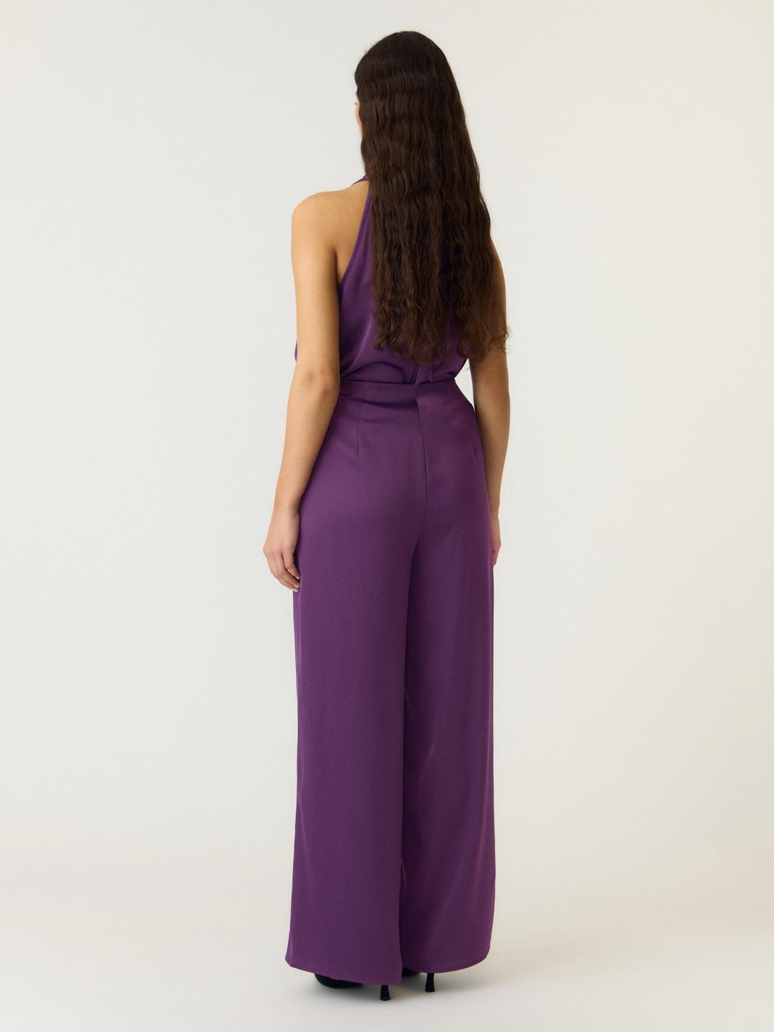 model_shot-back