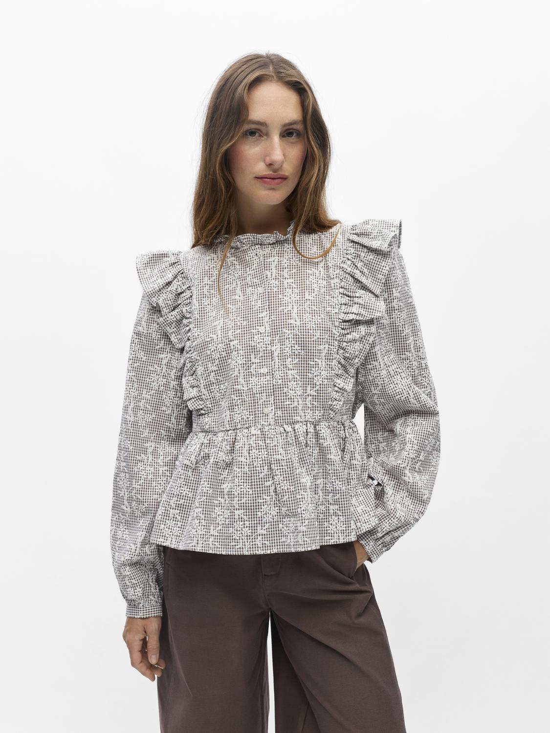 model_shot-front