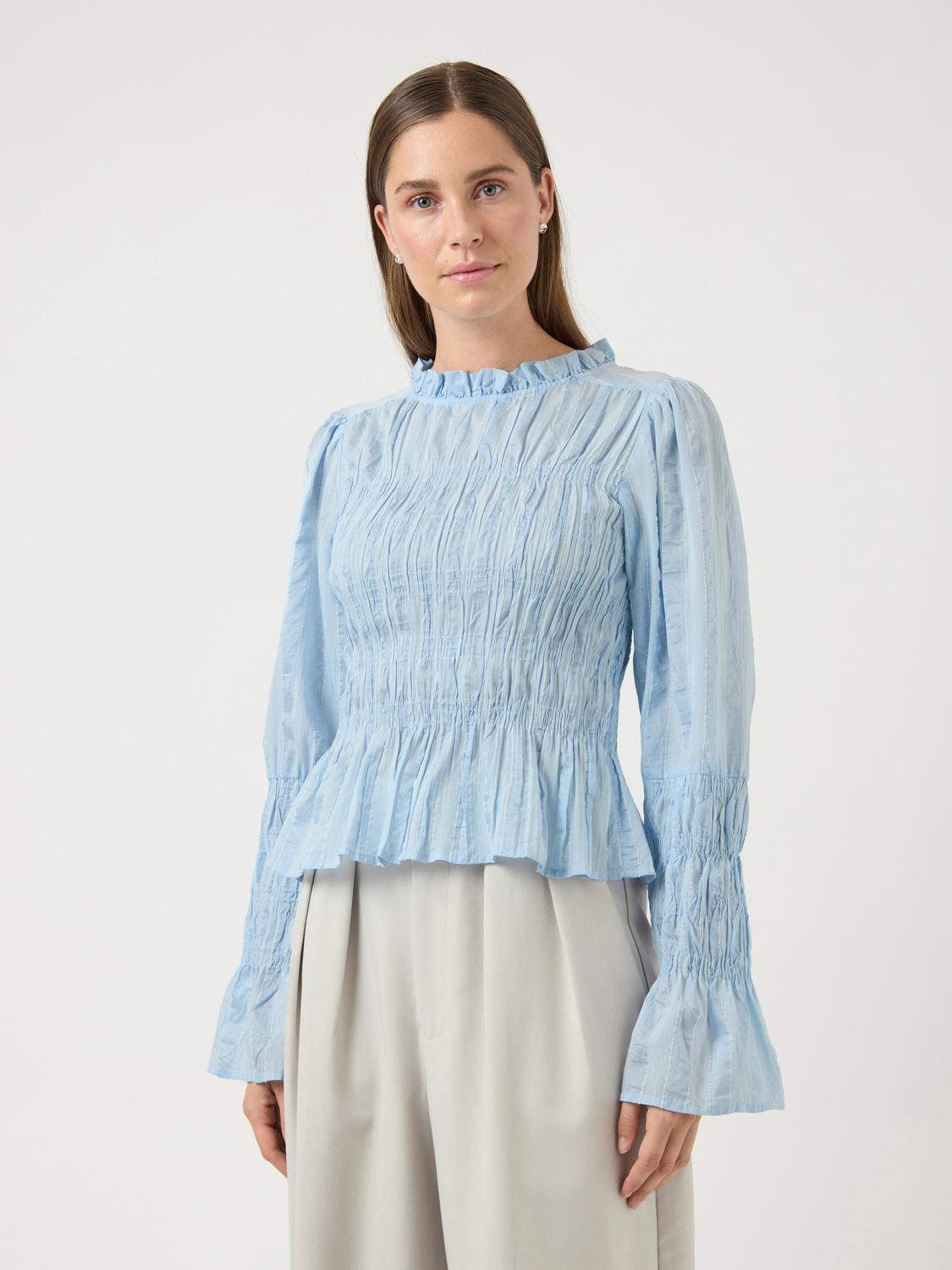 model_shot-front