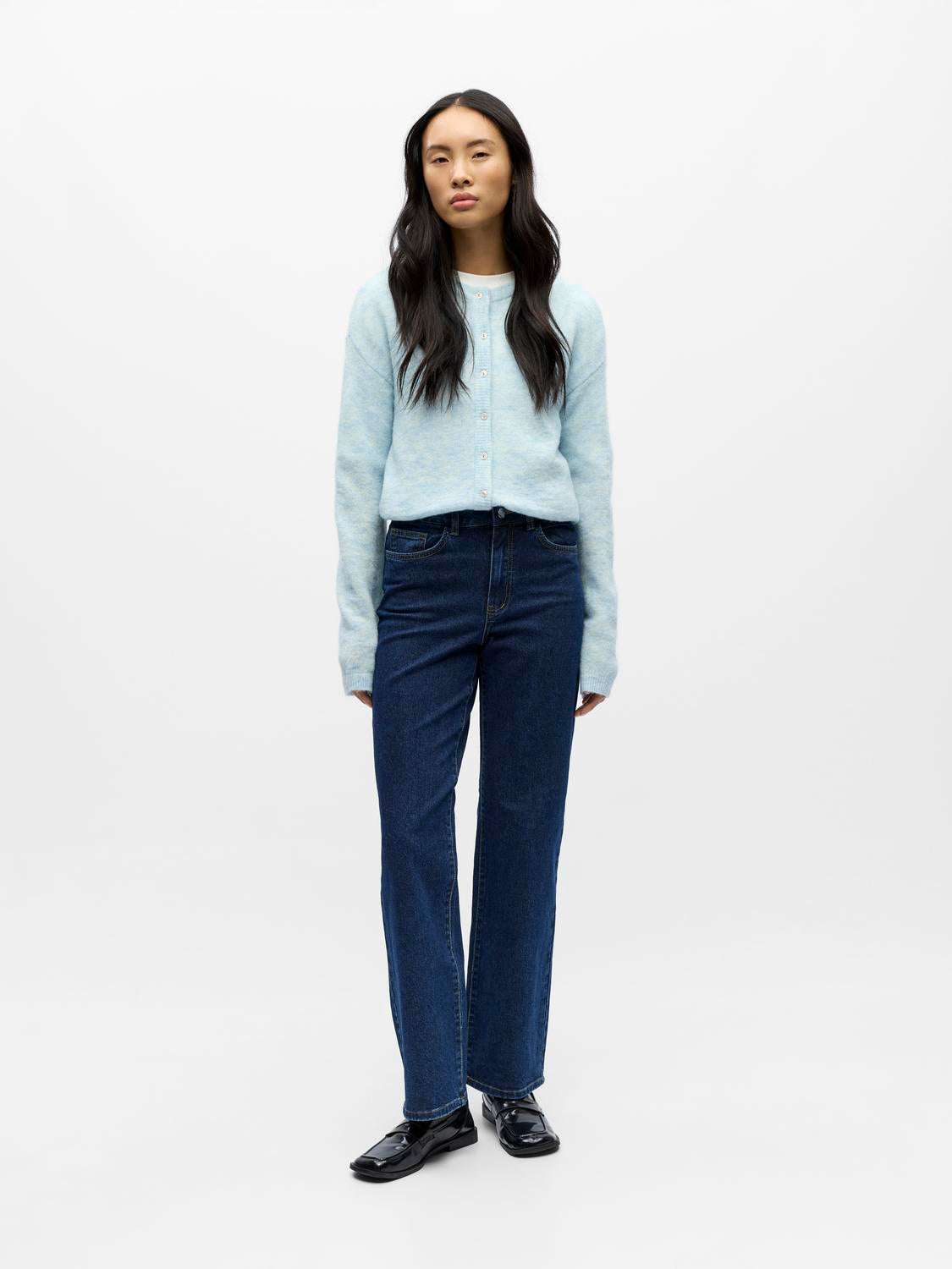 model_shot-front_full