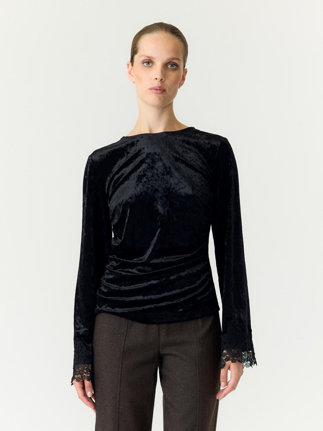 model_shot-front